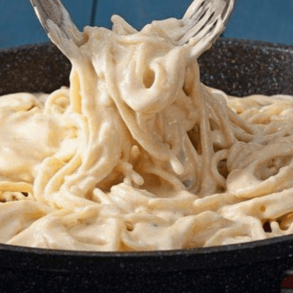 SPAGHETTI CON SALSA 4 QUESOS