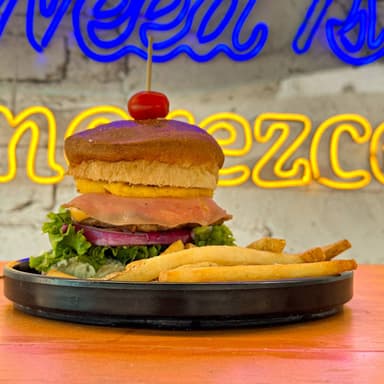 Burger Hawaiana y Papas