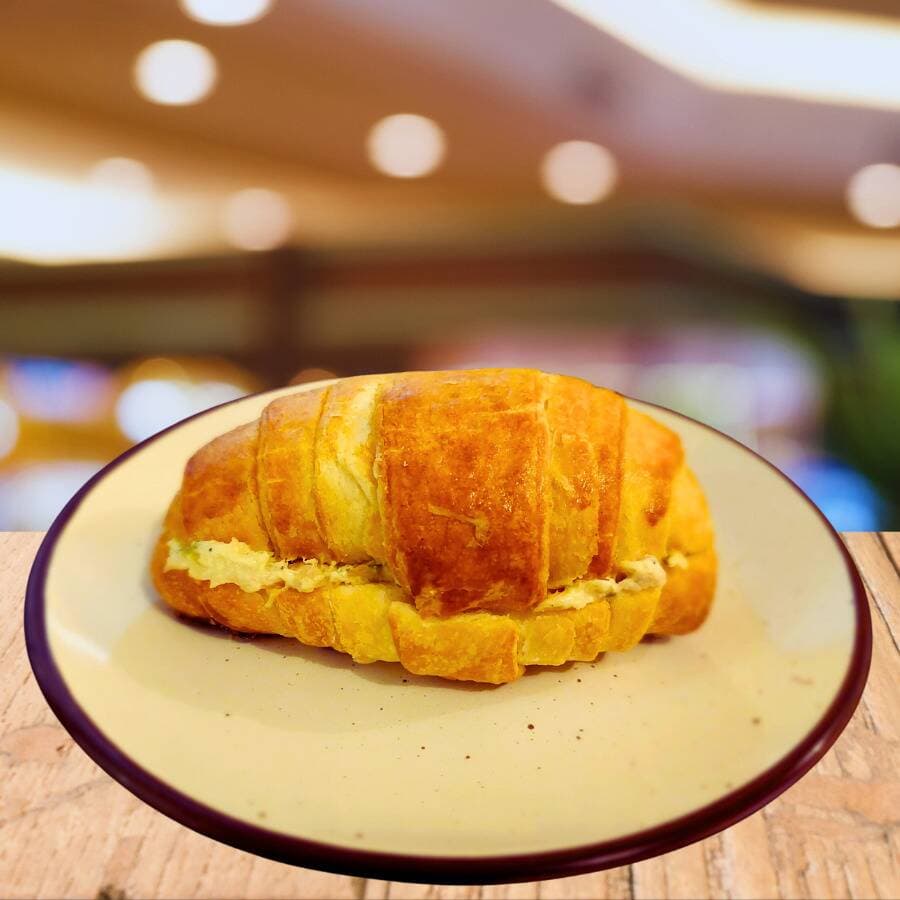 Croissant con Pollo y Apio