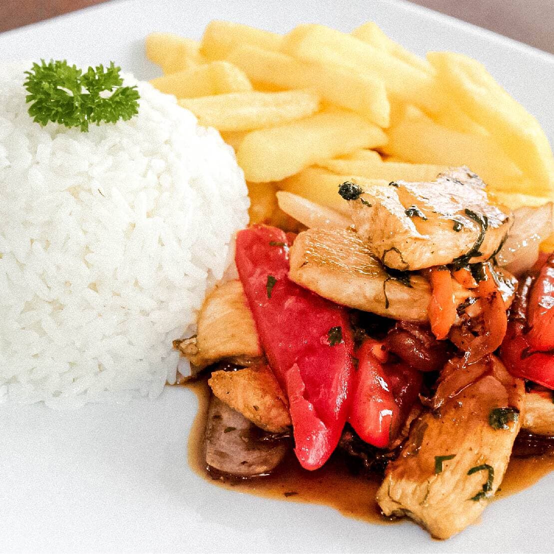 Pollo Saltado