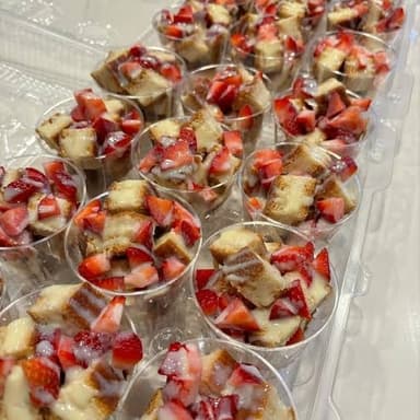 Vaso (MINI) de churrochesscake con fresas