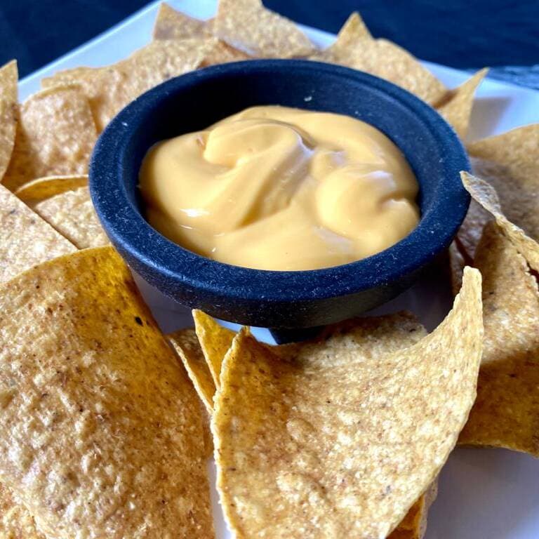 Nachos de cine con queso cheddar