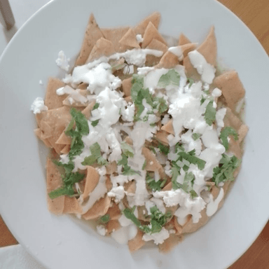 Chilaquiles Sencillos + Agua Refrescante