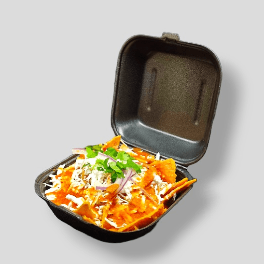 Chilaquiles Rojos Deshebrada con Refresco y Gomix