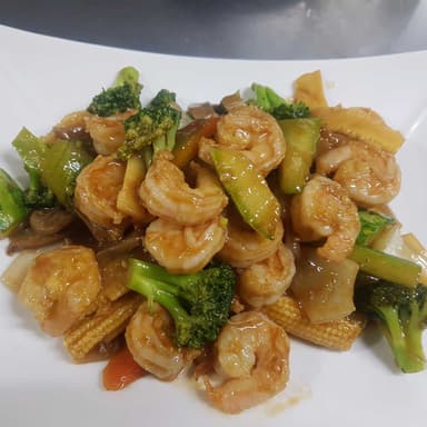 Camarones con Verduras en Salsa de Ostiones