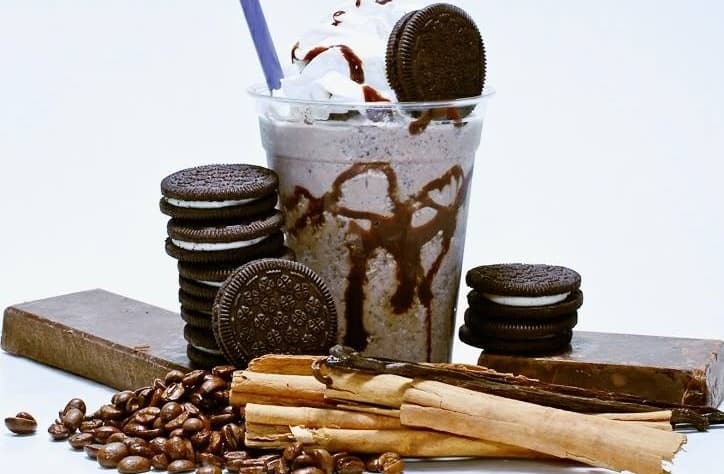 FRAPPES & SWEETS