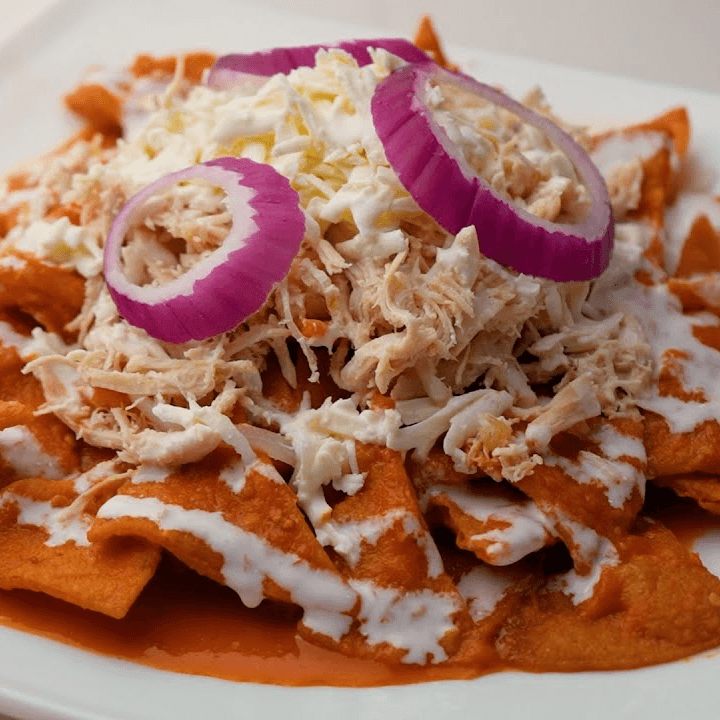 Chilaquiles Rojos con Pollo