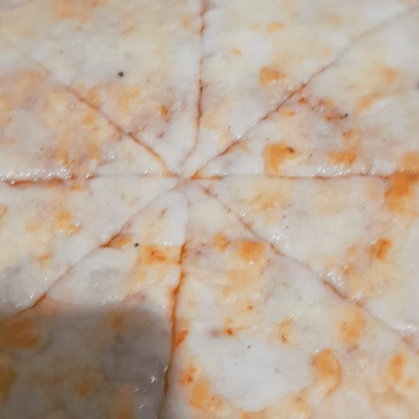 Pizza peperoni + porcion de papas con catsup