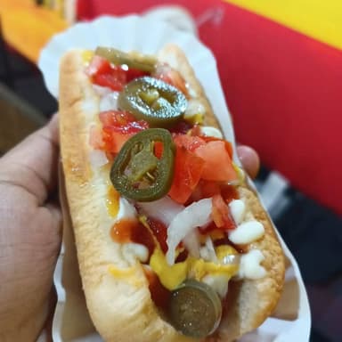 CON QUESO DERRETIDO Y TOCINO