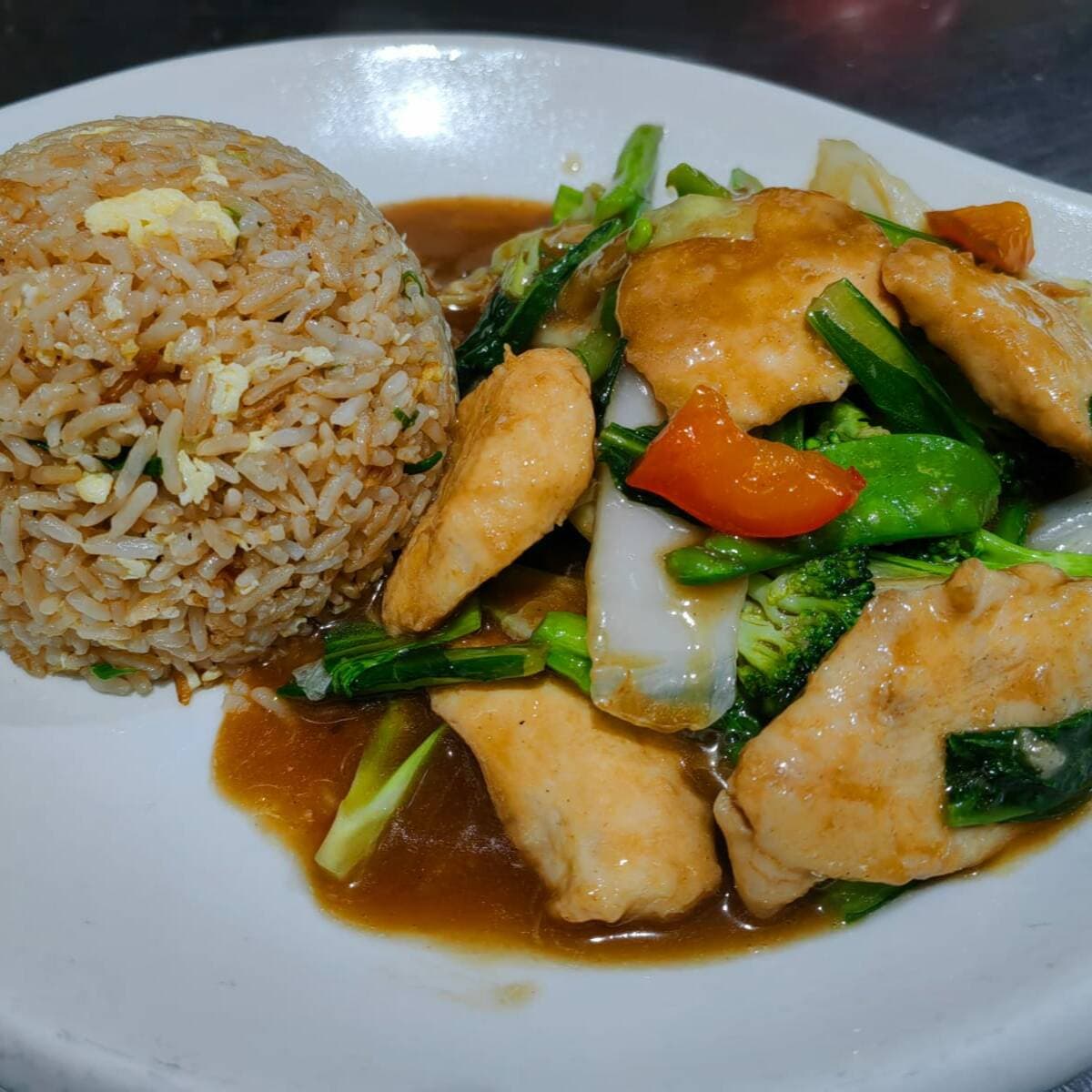 Pollo con Verduras y Champiñones Menú
