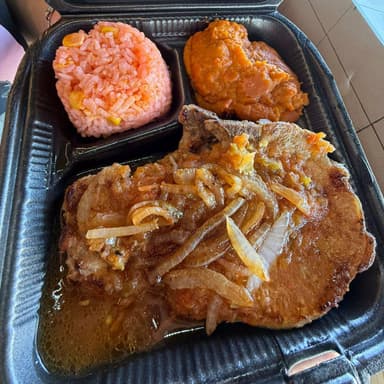 Chuletas de Puerco en Salsa
