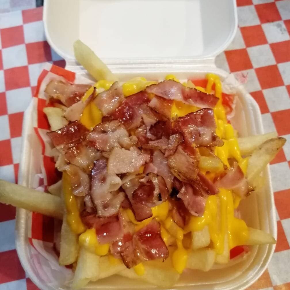 papas con tocino.