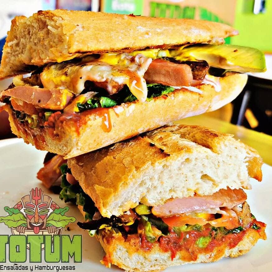 Combo Lonche Cubano Quesadilla + Bebida de 250 Ml.