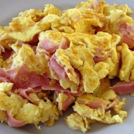 Huevos con jamón
