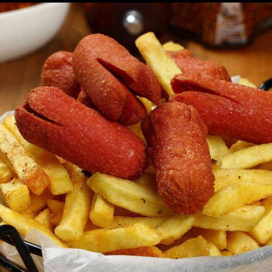 Salchipapas con catsup