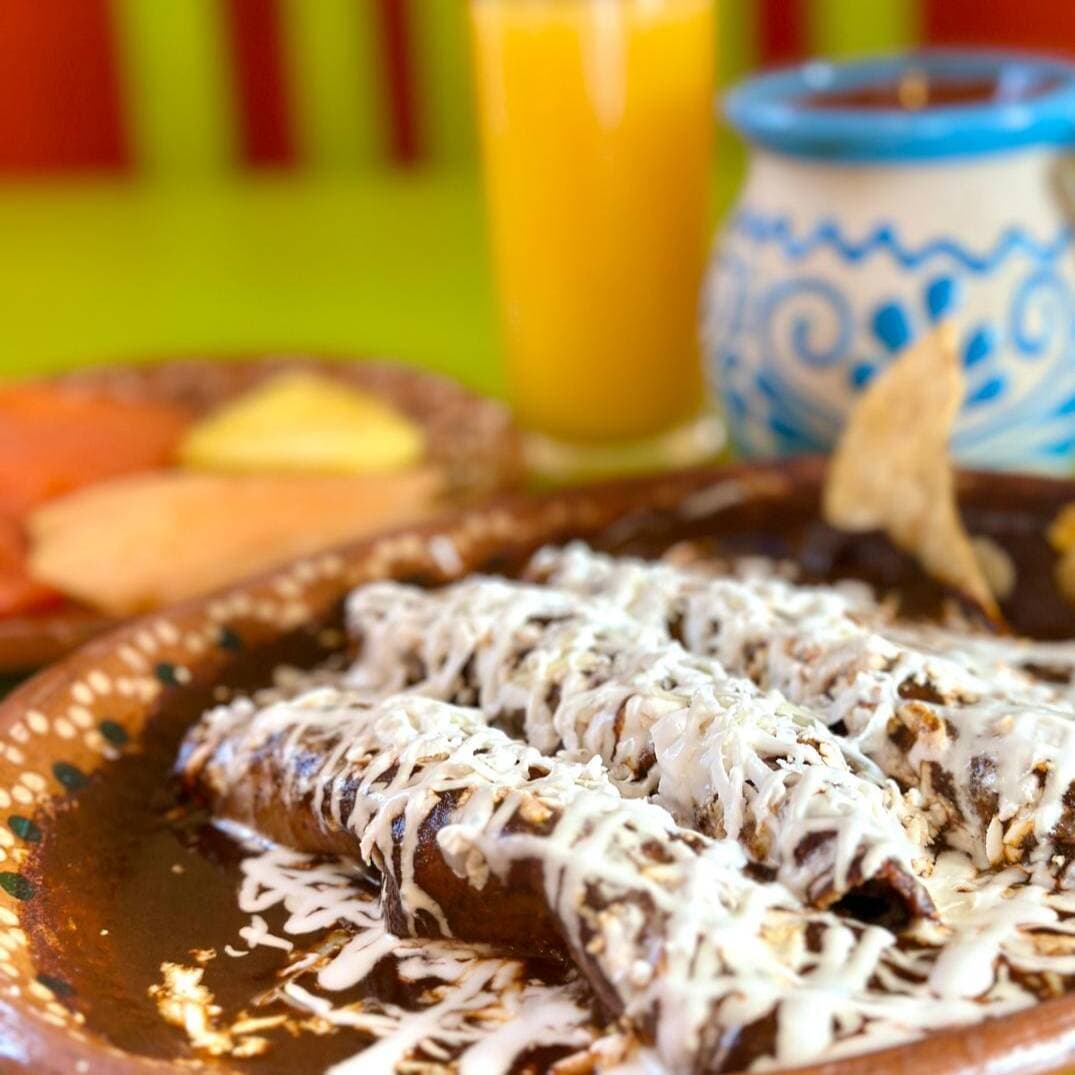 Desayuno Completo con Enmoladas
