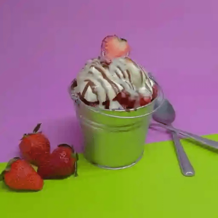Fresas con Crema, Chocolate y Lechera