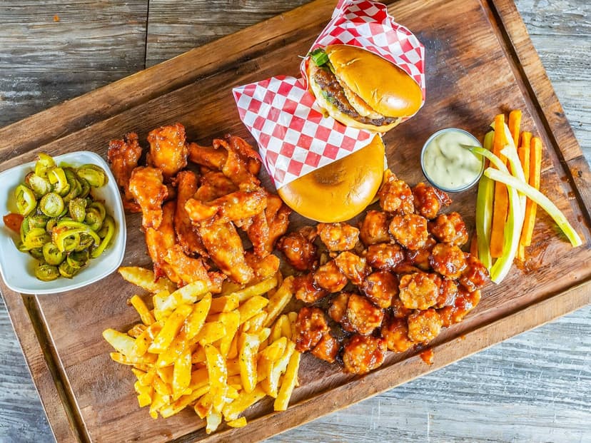 Family Wings (Prieto Luján)