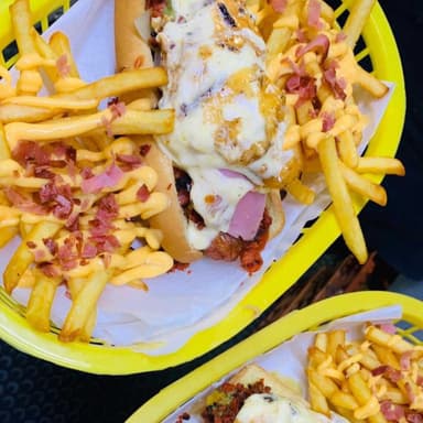 Hot Dog de la Casa (Papas y Bebida)