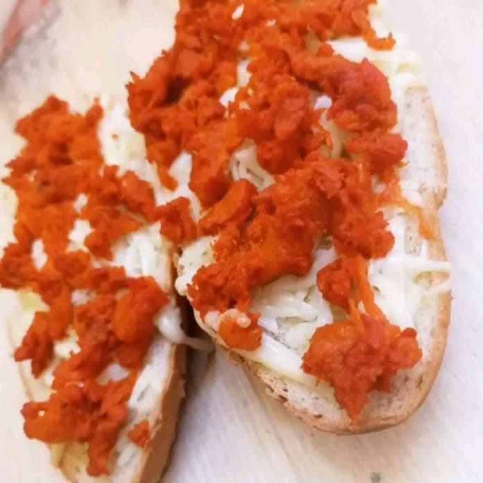 Pan con Ajo, Queso y Chorizo