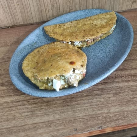 Gordita y Quesadilla de Chile Verde