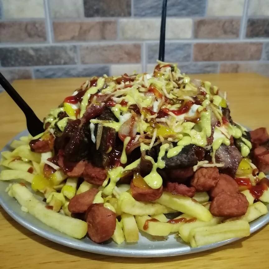 Salchipapa Triple para dos o tres personas*