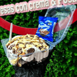 Fresas Con Crema En Charola Con Pinguino