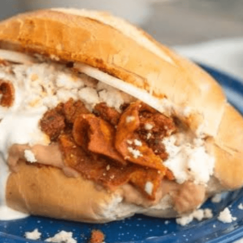 Torta de Chilaquiles Rojos Sencilla
