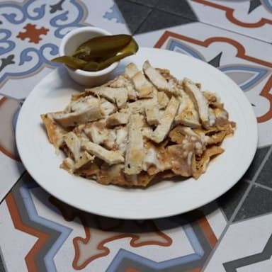 Chilaquiles de Pollo más Cappuccino