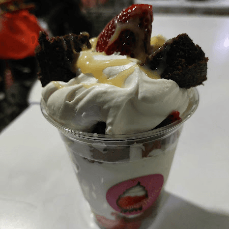 Fresas con Crema y Brownie