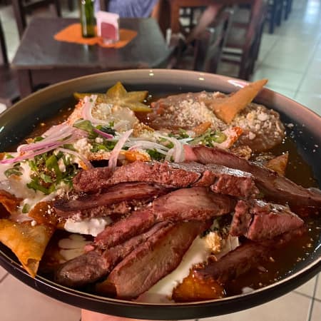 Chilaquiles con Arrachera