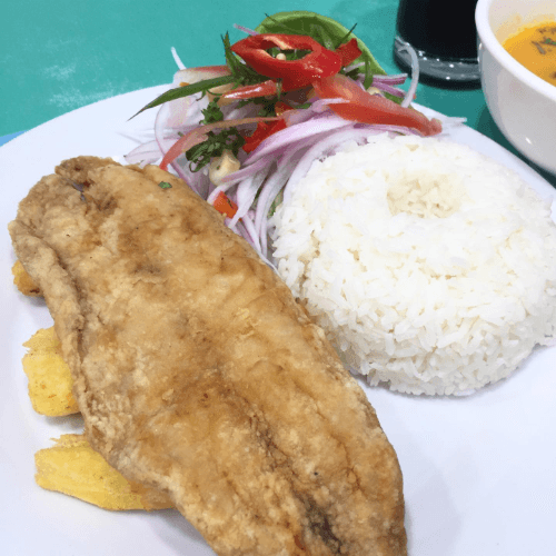 Filete de Pescado con Arroz y Yuca