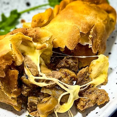Empanada de  Arrachera y champiñones sin Queso