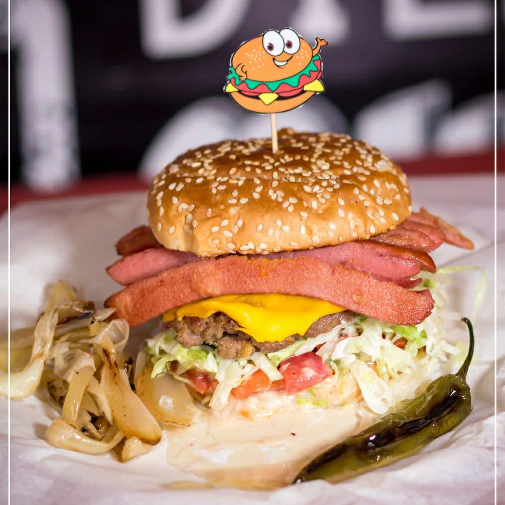Hamburguesa con Salchicha