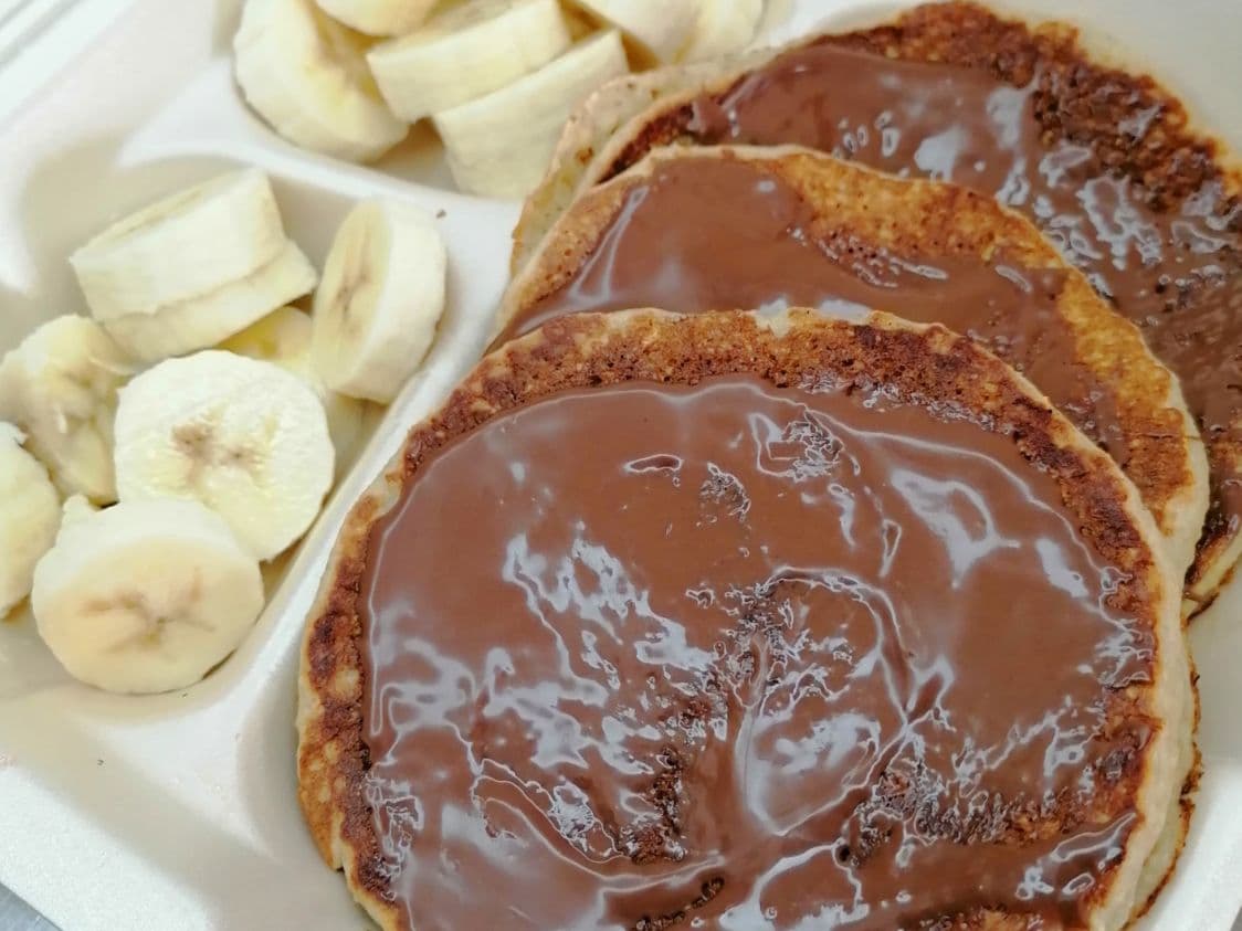 Hot Cakes de Avena con NUTELLA y Plátano