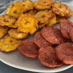 Chorizo a la Parrilla con Patacones