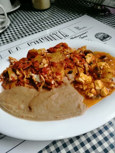 Miguitas  huevo en salsa de chile piq