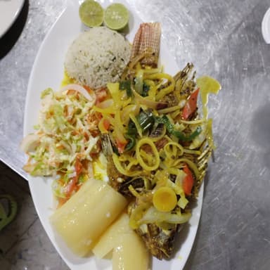 Mojarra frita sudada
