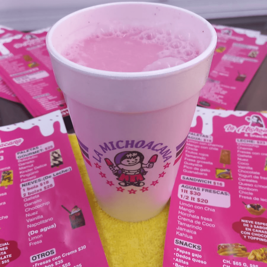 Agua de Horchata con Fresa