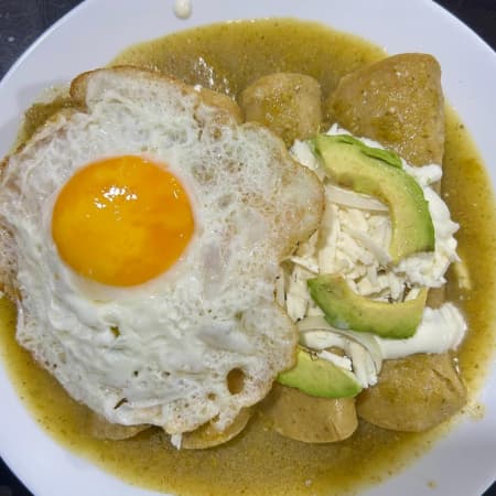 Enciladas Verdes con Un Huevo