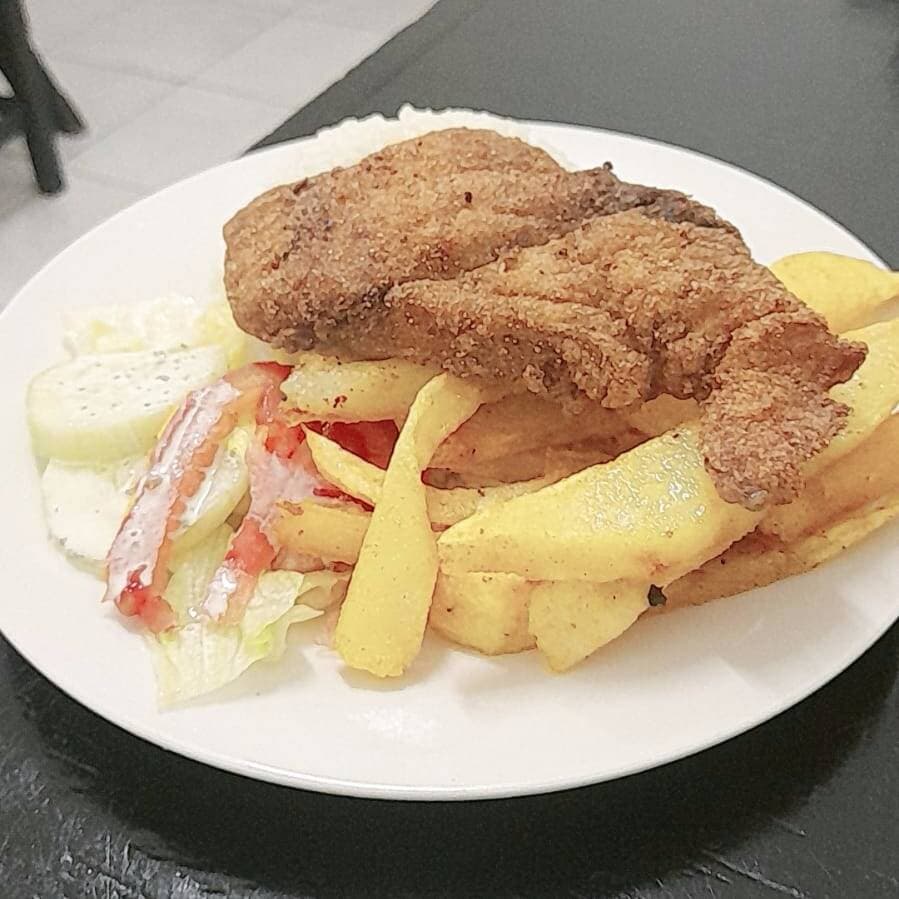 Filete de Pescado con papas fritas