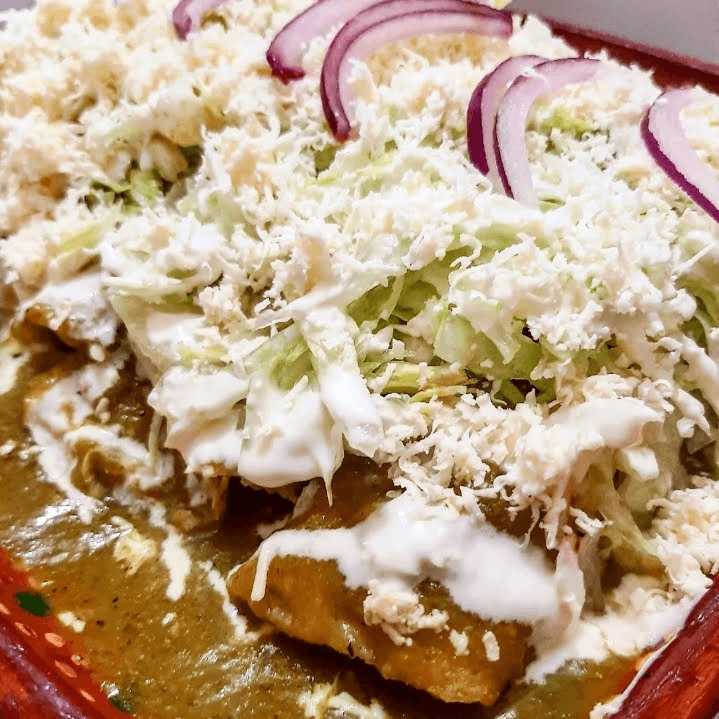 Enchiladas Verdes 4pzs + Un Complemento