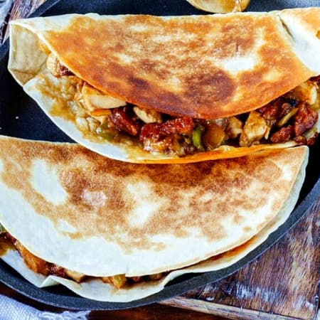 Mega quesadilla Con Chorizo