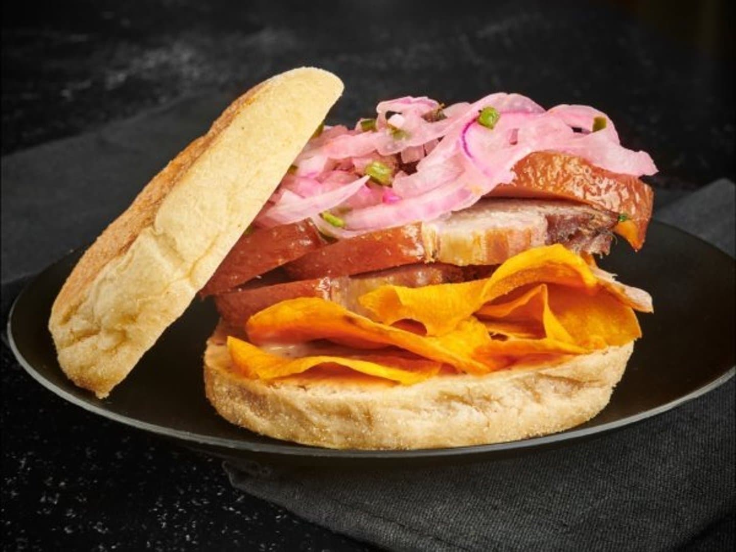 Pan con Chicharrón