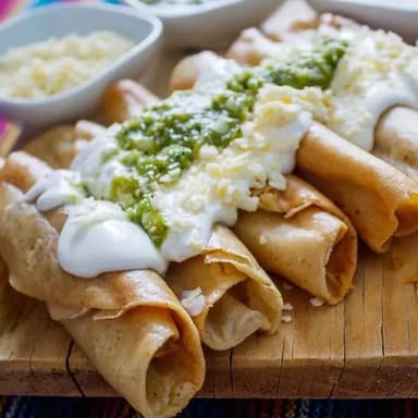 Tacos dorados de pollo