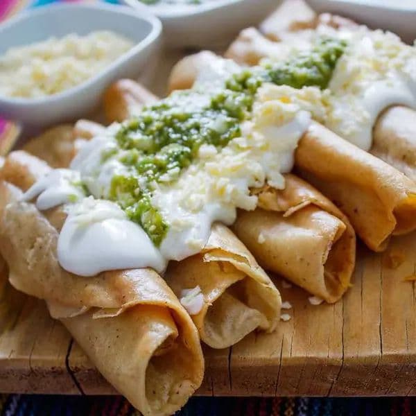 Tacos dorados de pollo