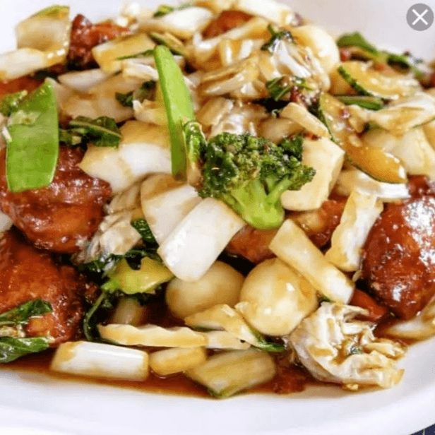 Pollo en Trozos con Huevitos de Codorniz