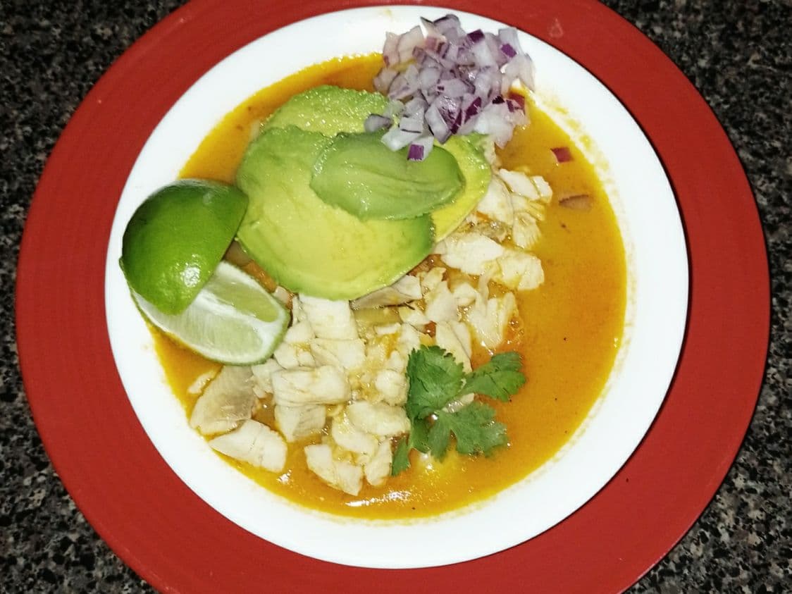Caldo Con Filete De Pescado, Verduras, Grande.