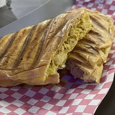 Sándwich Combinada Al Carbón