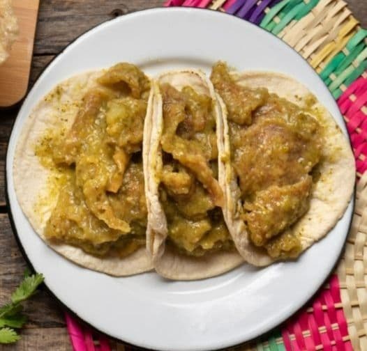 Taquito de Chicharron en Salsa Verde
